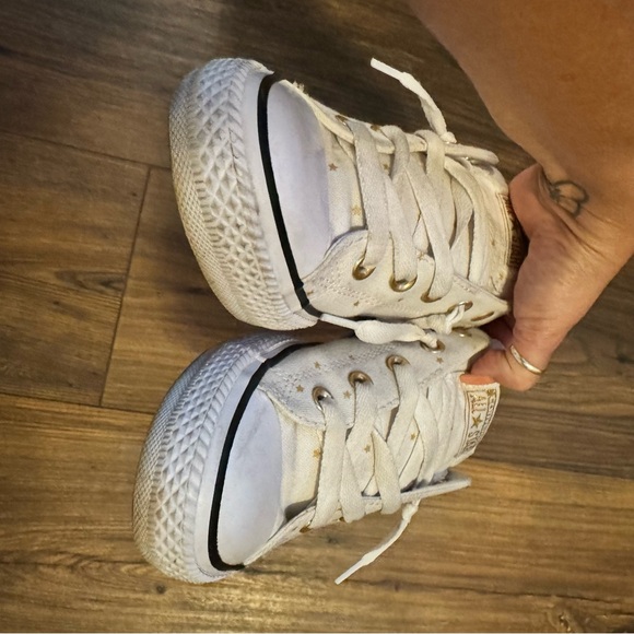 White Converse with gold stars - Picture 5 of 11